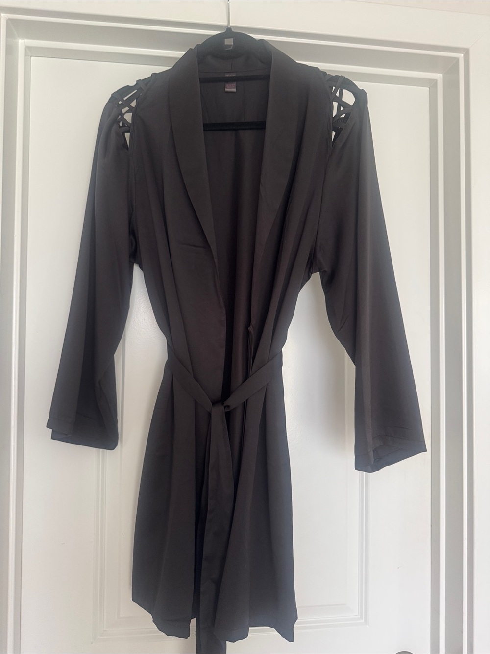NWOT Women's Black Lattice Shoulder Robe - Elegant Intimates🖤